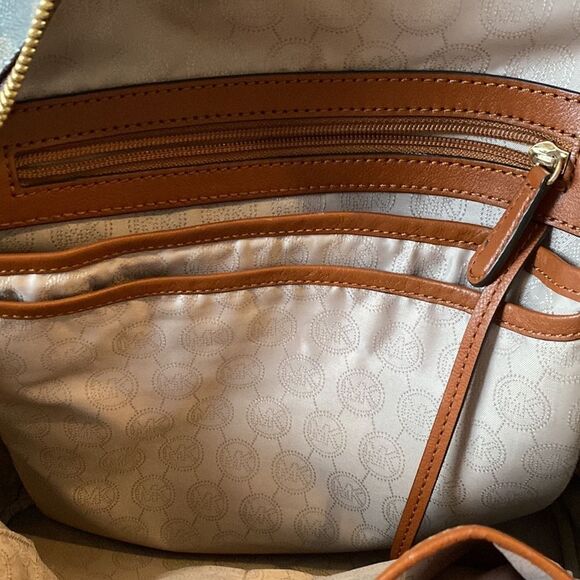 Michael Kors Women’s Monogram Saffiano Leather Backpack Zipper Pockets Metal